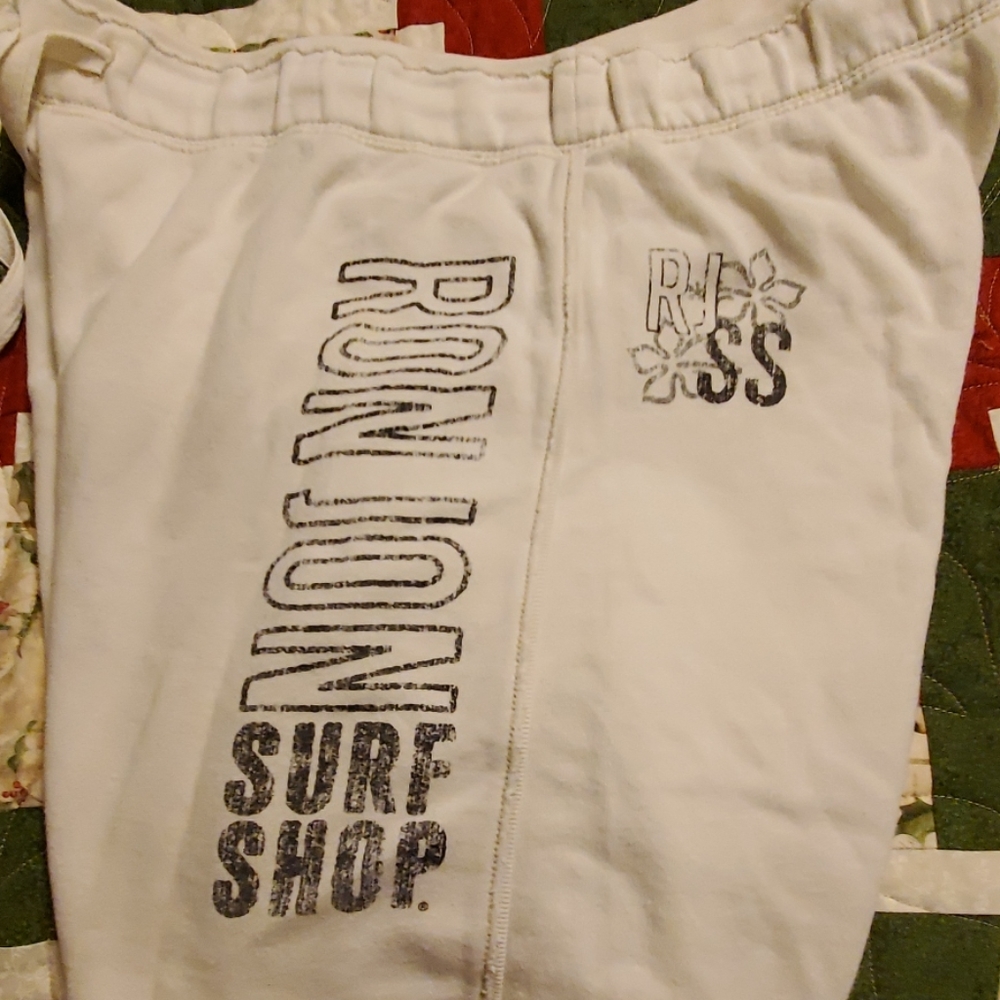 SHORTS - Picture 3 of 6